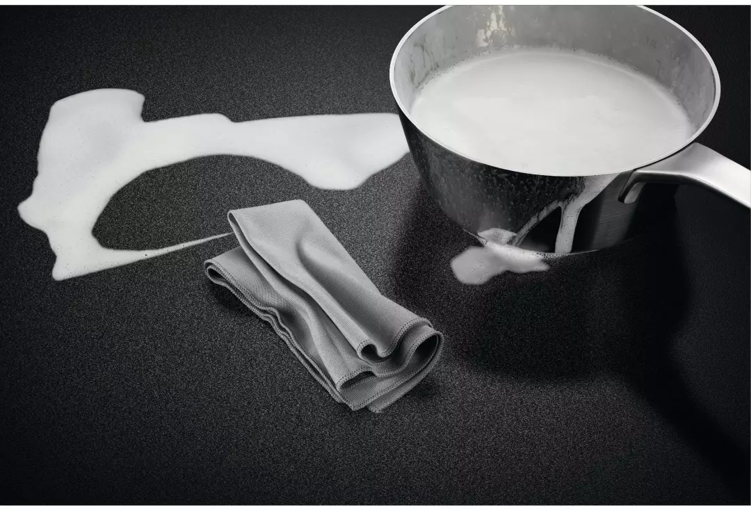 AEG | Plaque induction aspirante TH84CB03FZ SaphirMatt 81 cm photo 8