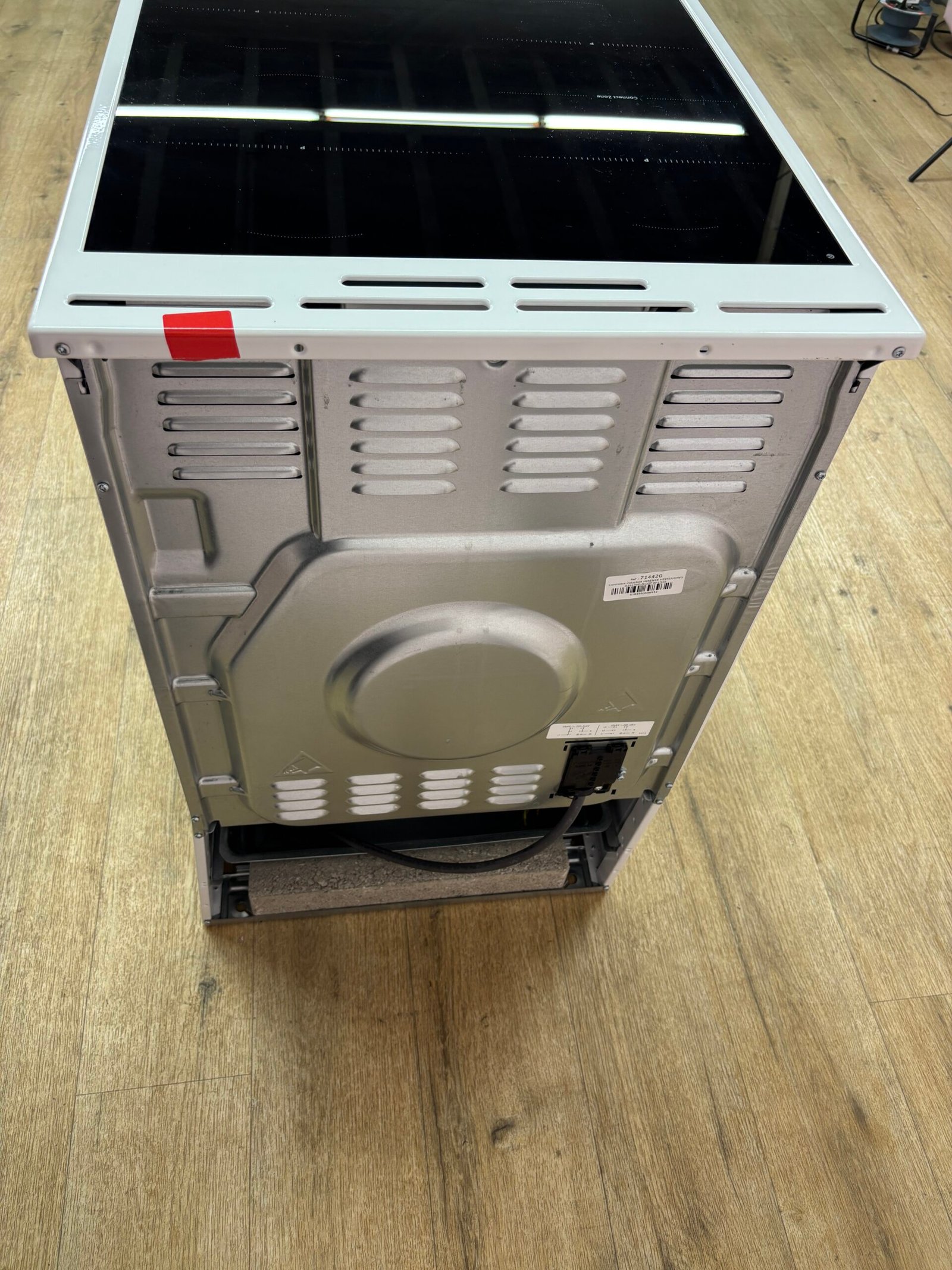 HISENSE | Cuisinière induction 4 foyers 70 L HEIT5A40WG – Image 2