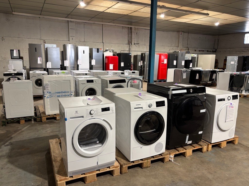 Showroom Ta Bonne Pioche avec plusieurs appareils electromenagers en stock