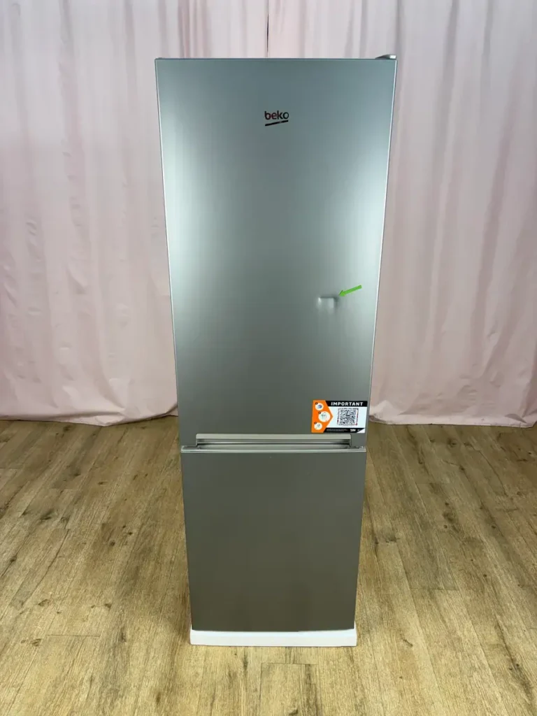 BEKO | Réfrigérateur combiné 262 L RCSA270K40SN