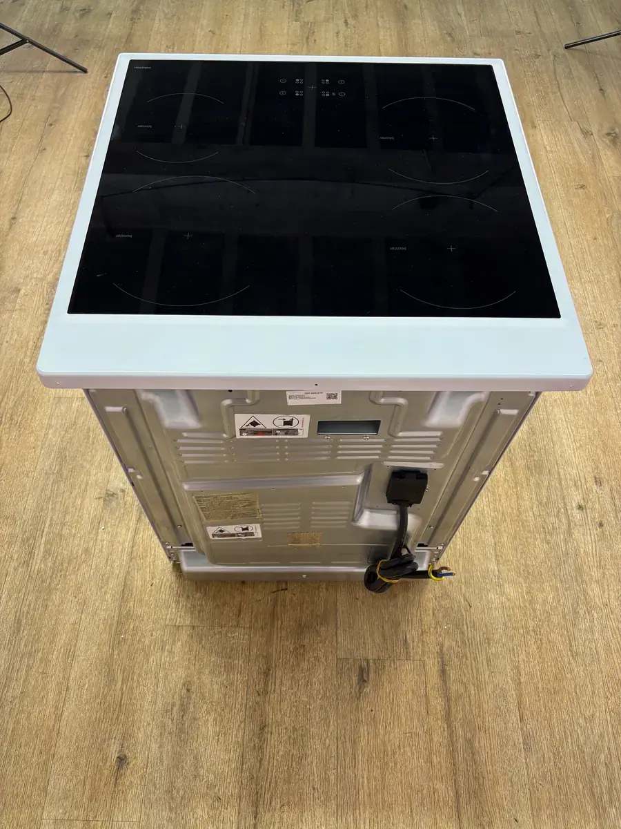 BEKO | Cuisinière 72 L FBE69303MWC – Image 4
