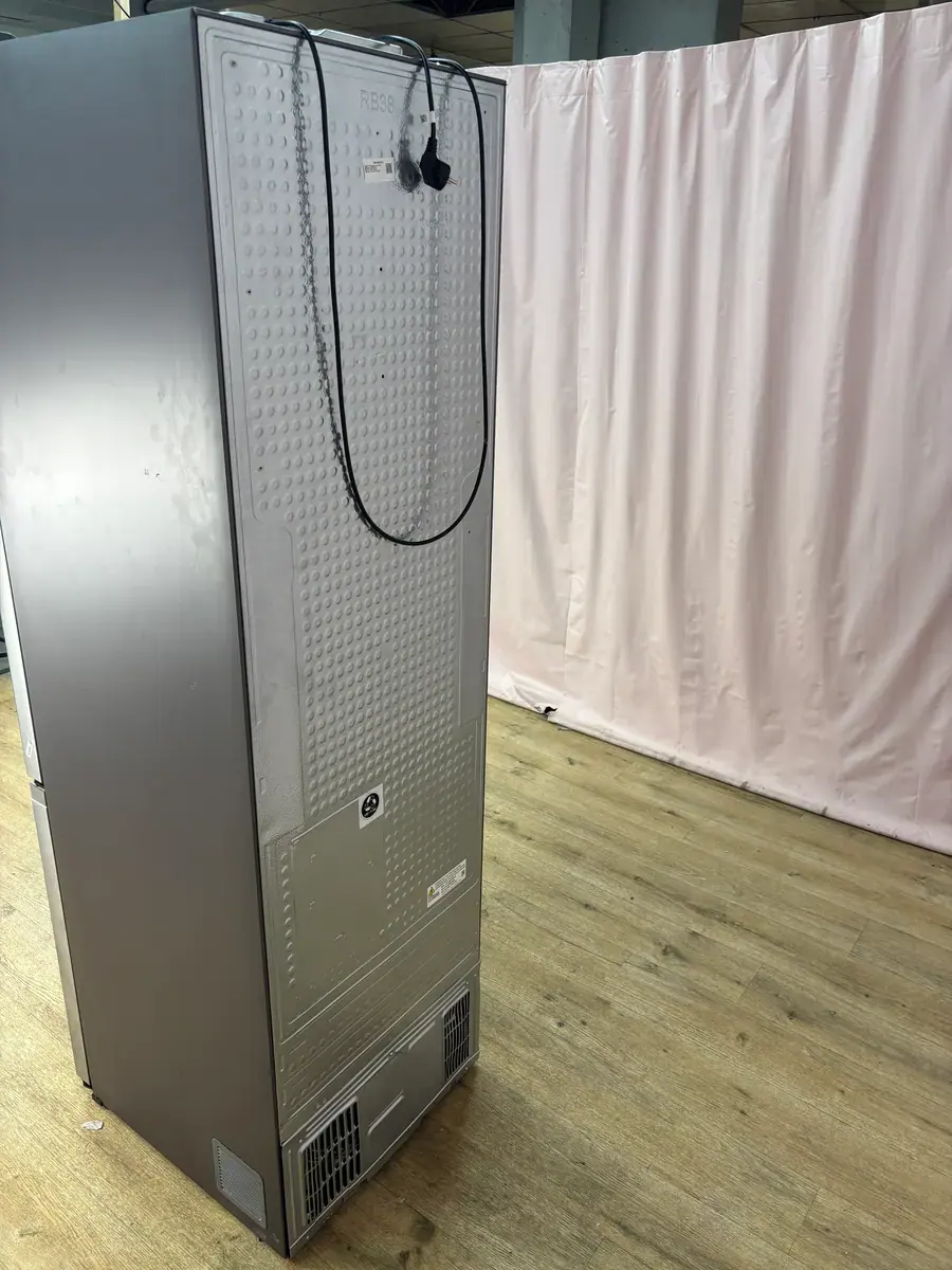 SAMSUNG | Réfrigérateur combiné 387 L RL38C776ASR – Image 5